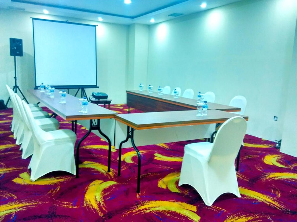 TRAVELLERS HOTEL PHINISI 42/50