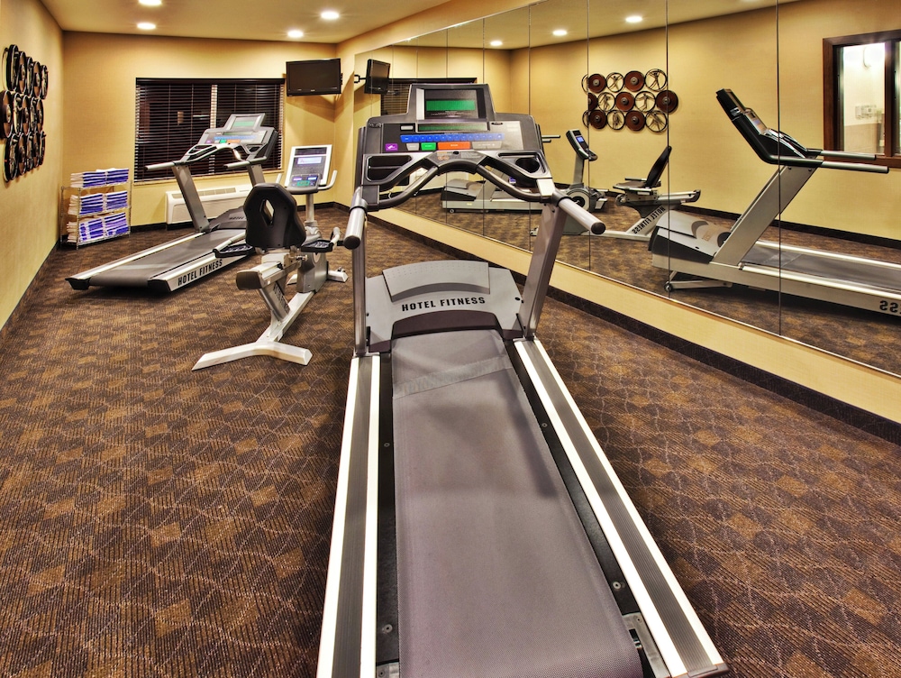Holiday Inn Express Hotel & Suites Dubuque-West 35/51