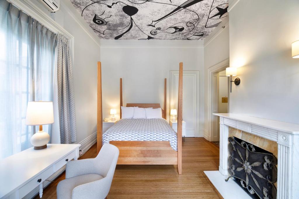 Guest Room, House, King Bed