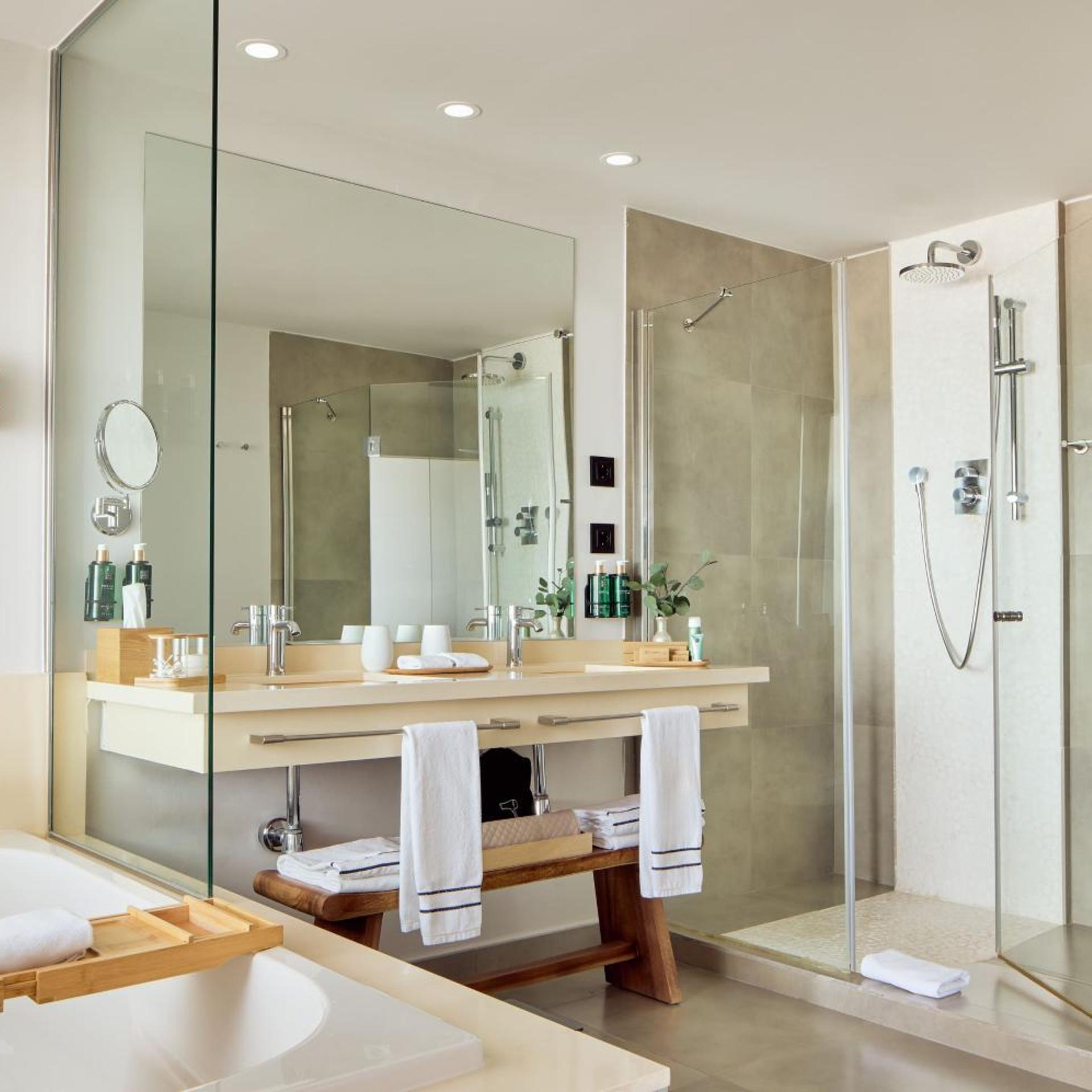 The Level, Suite