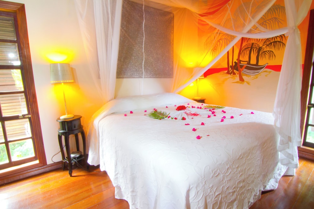 2 Bedrooms, Cottage, King and Twin Beds, Sea Front