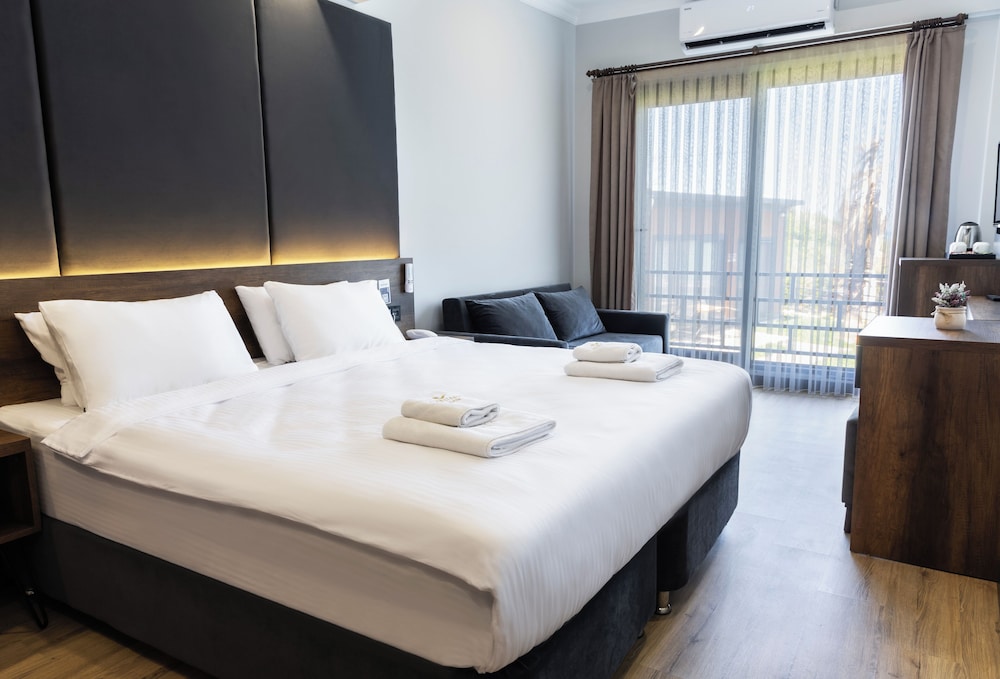 Santana Otel 9/48