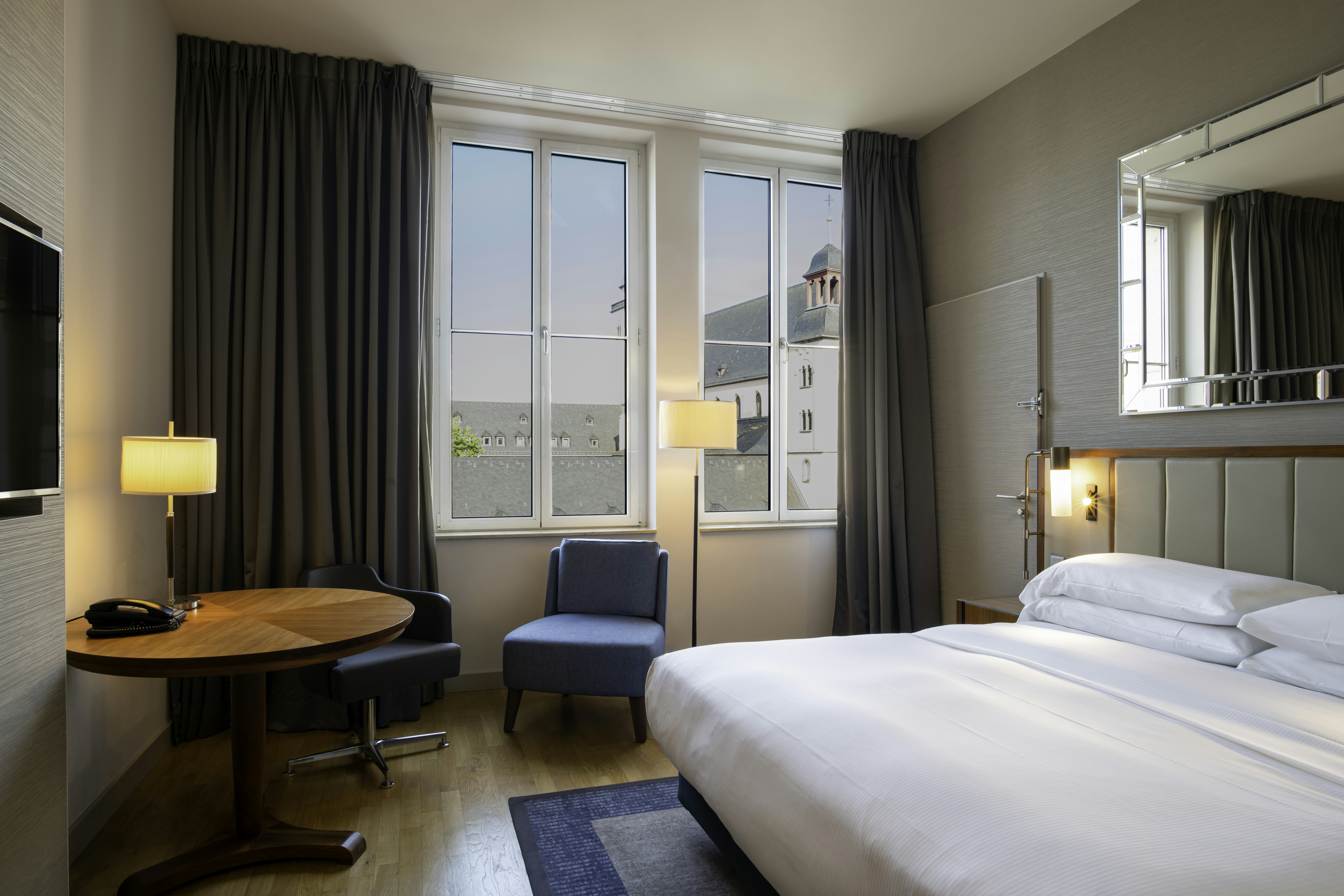 Dom, King Bed, with View، Hilton Cologne Hotel 2/5