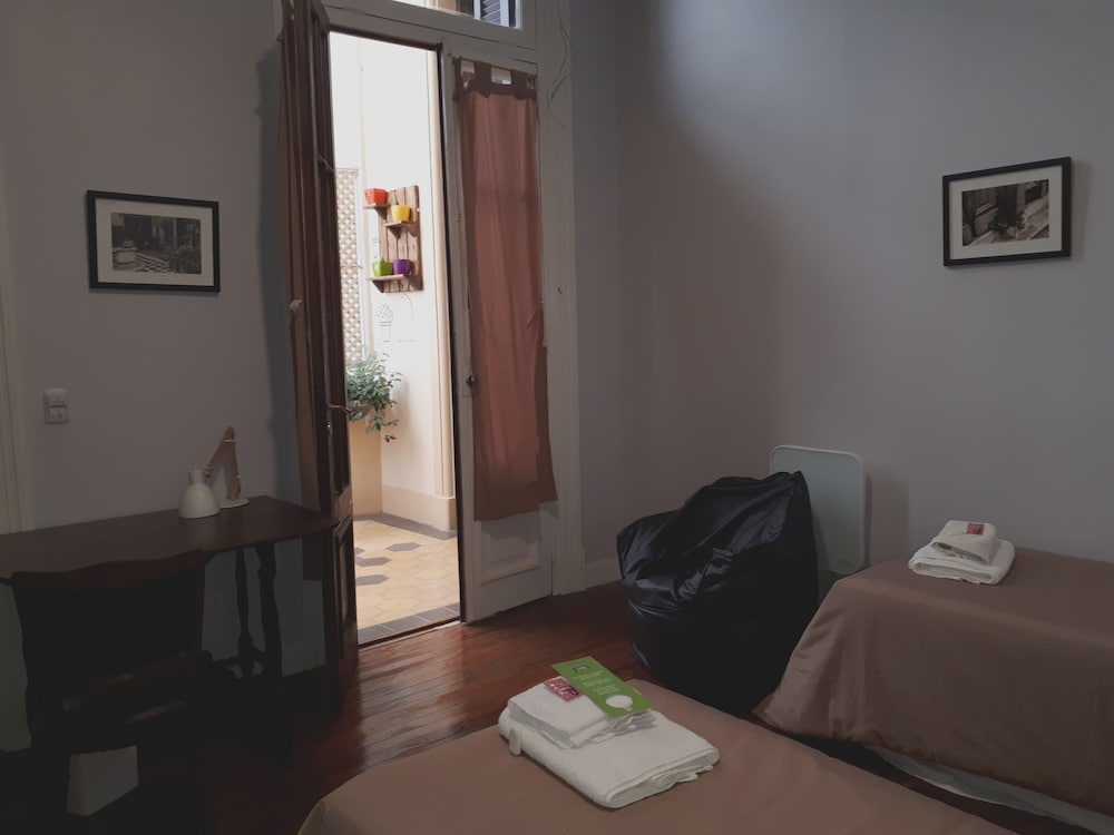 Sabatico Travelers Hostel 35/50