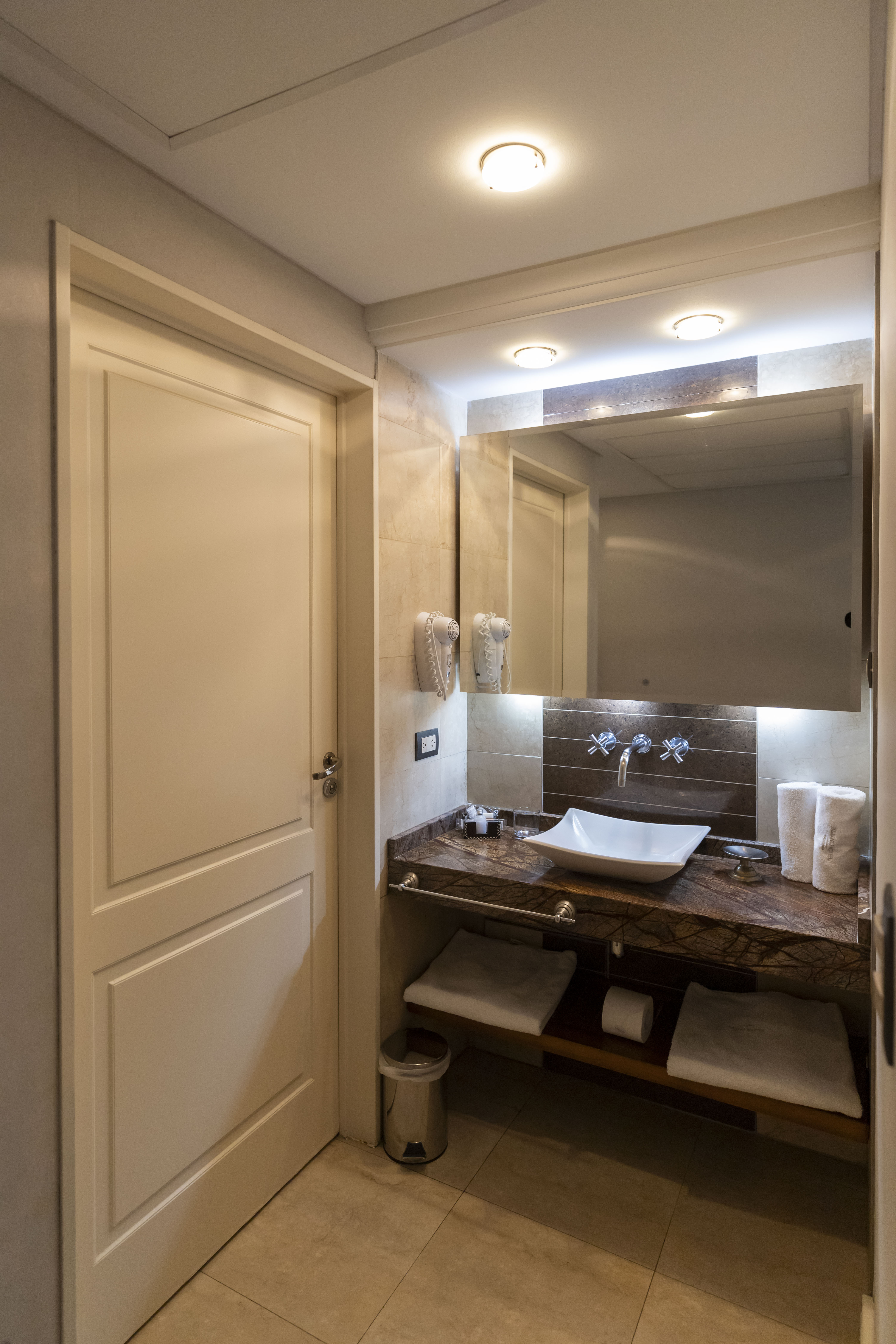 جناح بشرفة، Blank Hotel Recoleta 4/4