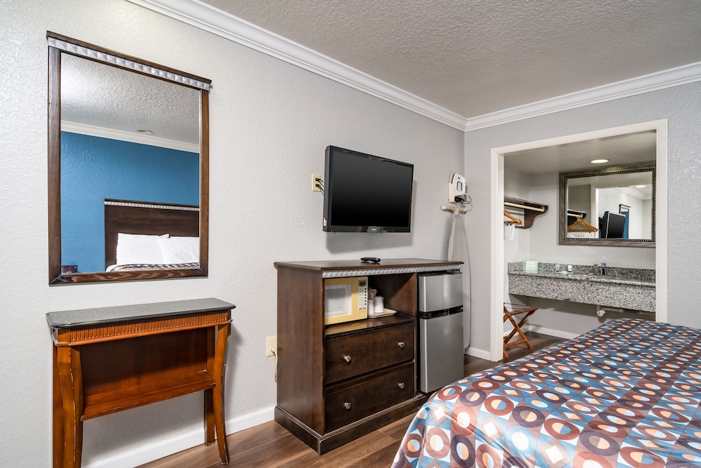 Gator Town Inn 13/25