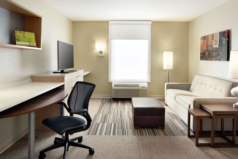 Home2 Suites By Hilton Milwaukee Brookfield 41/47