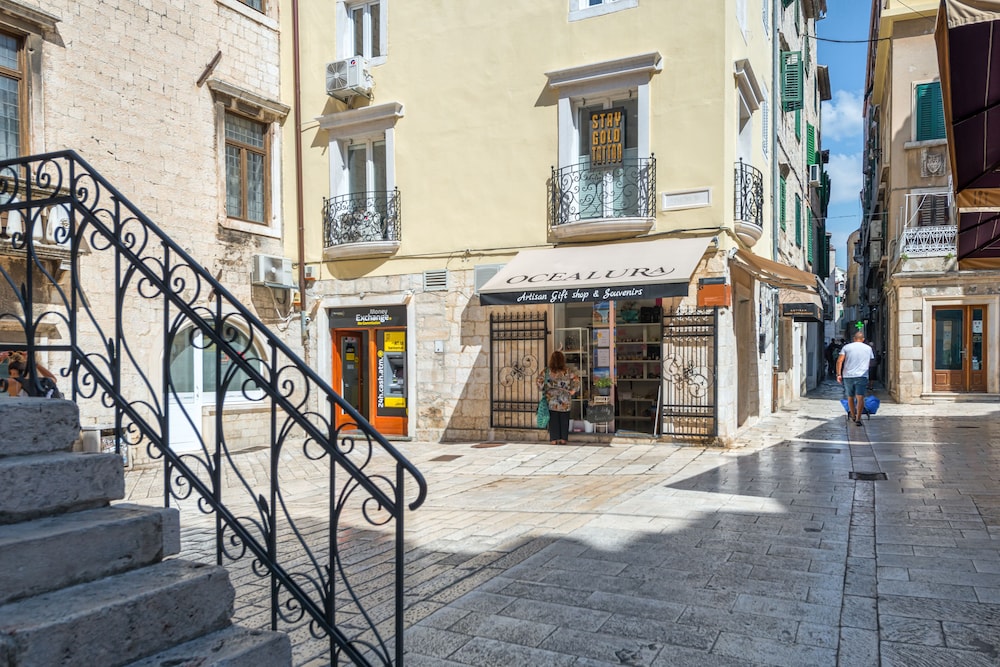 Split Palace Luxury Retreat 25/34