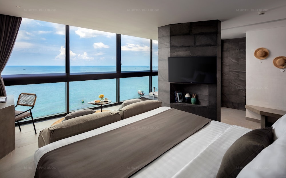OCEAN, SUITE, KING BED