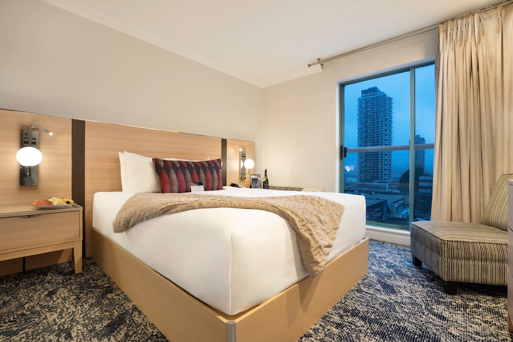 Executive Suites Hotel and Conference Centre Metro Vancouver 24/57