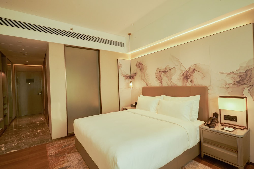 LN Dongfang Hotel Pazhou 23/60