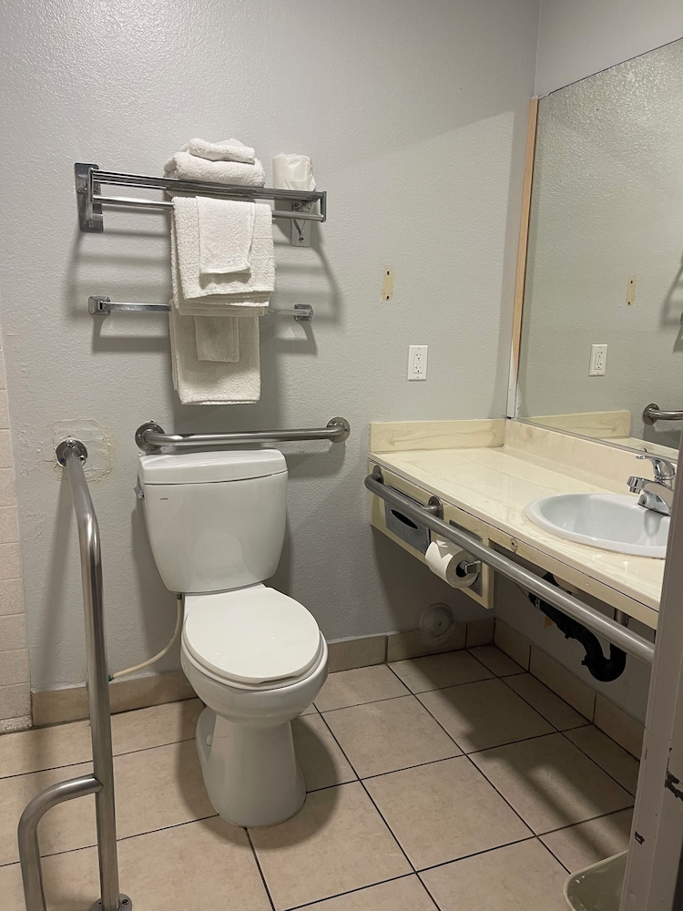 Portside Inn & Suites 56/58