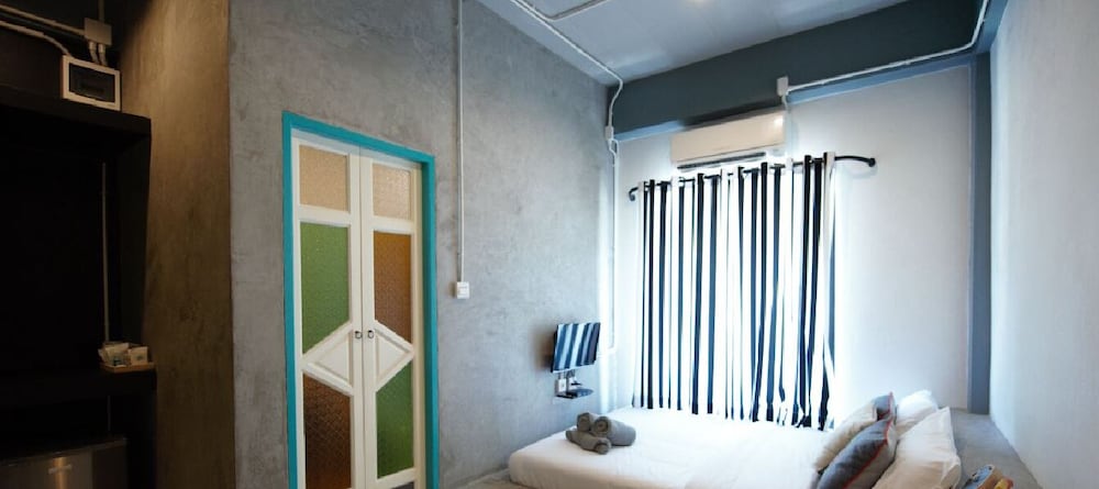 STANDARD, DOUBLE BED, MOUNTAIN VIEW