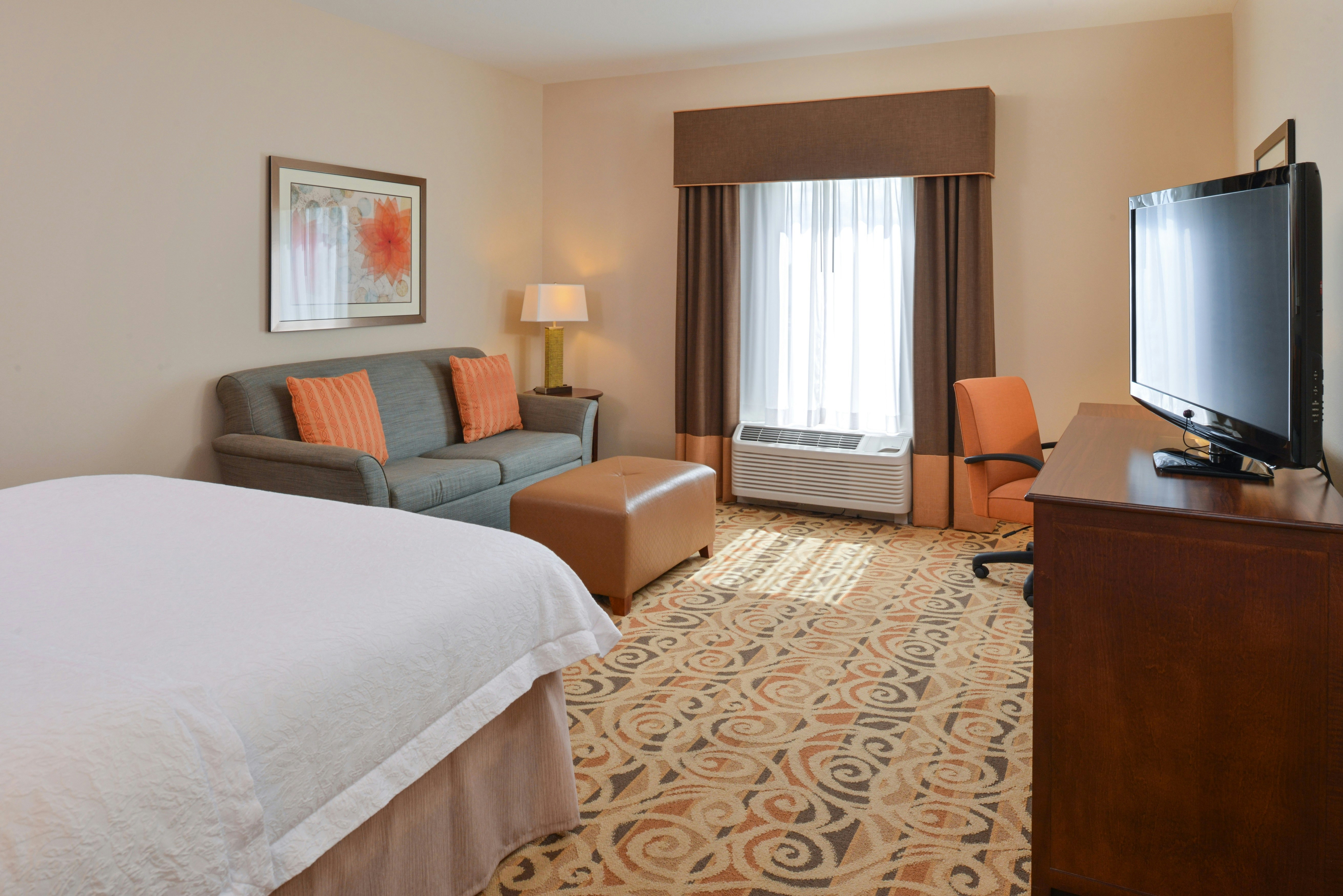 ROOM, KING BED, SOFA