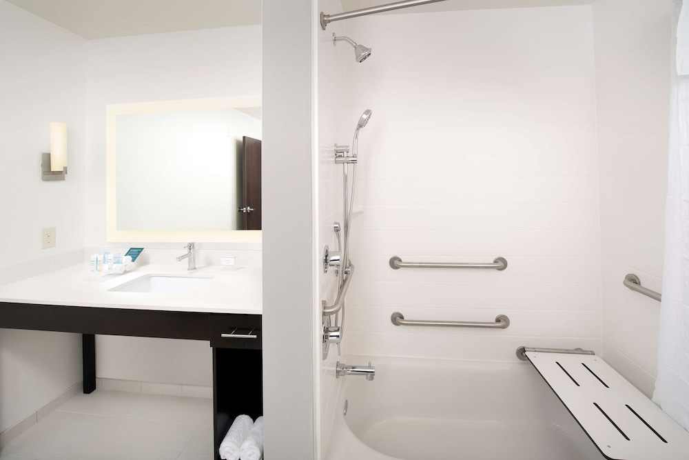 Homewood Suites By Hilton Kansas City Speedway Ks 5/42