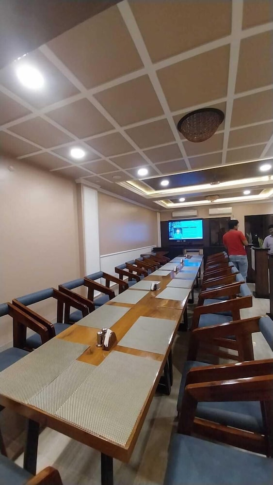 Hotel Prabhat 33/50
