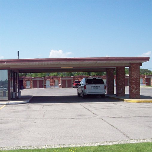 OYO Hickory House Inn 29/38