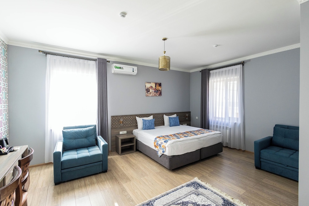 Khan Hotel 12/48