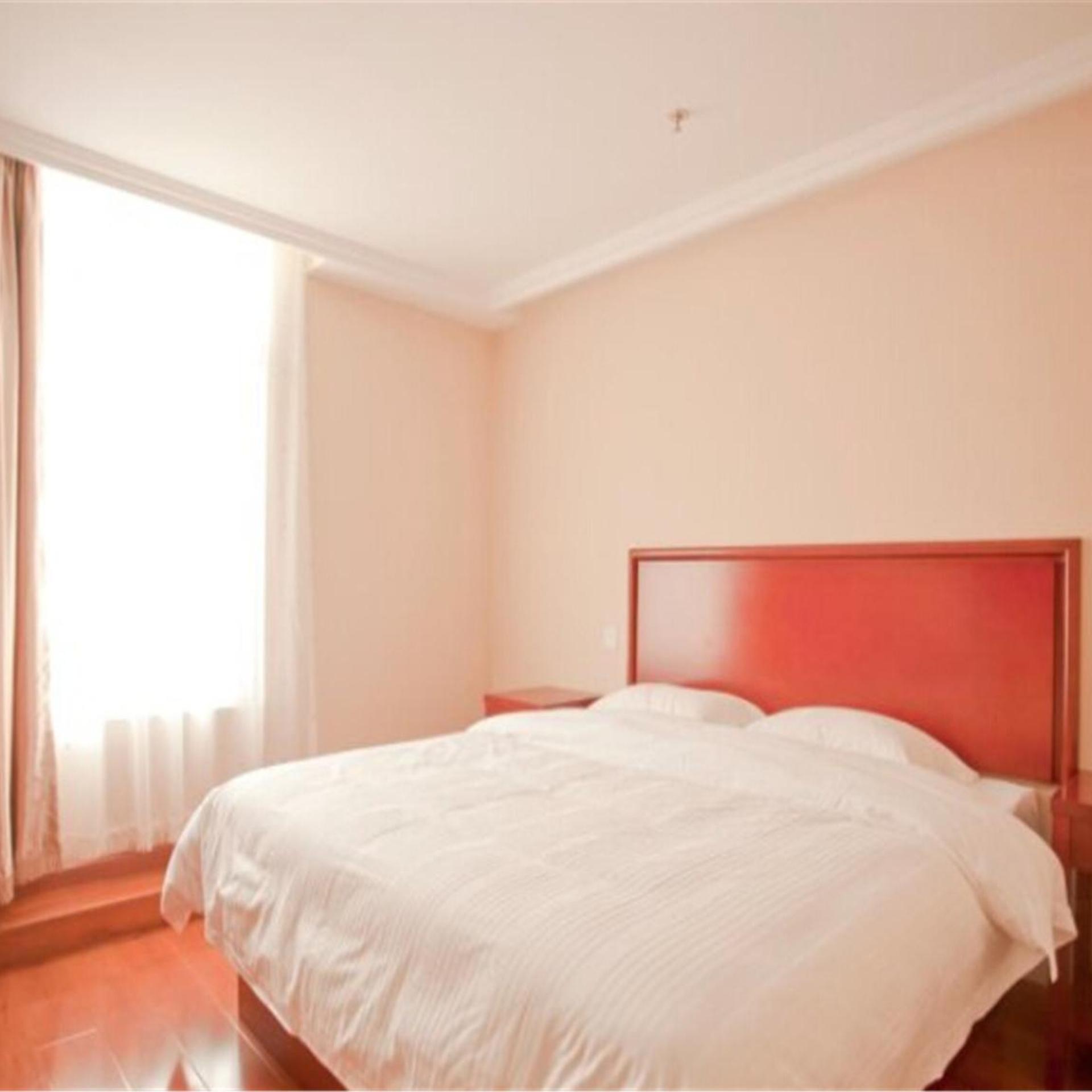 GreenTree Inn Liaoning Dalian Railway Station South Shengli Square Express Hotel 25/35