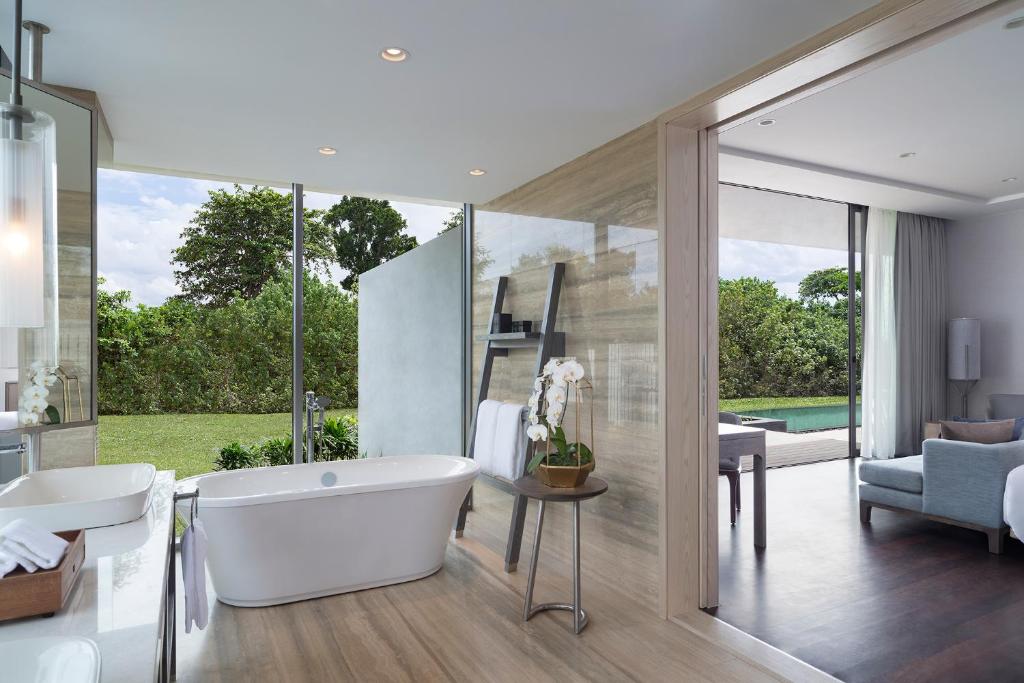 4 Bedrooms, Beach