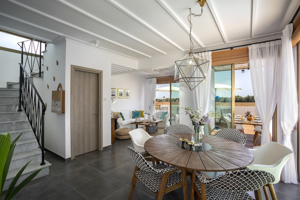 Chris Le Mare Luxury Villa 23/37