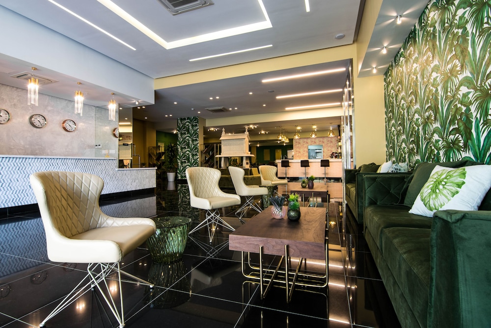 Innfiniti Hotel Suites 28/42