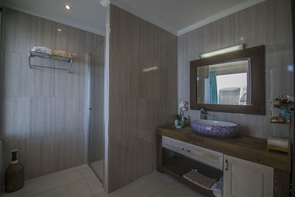 Lissiya Hotel 50/50