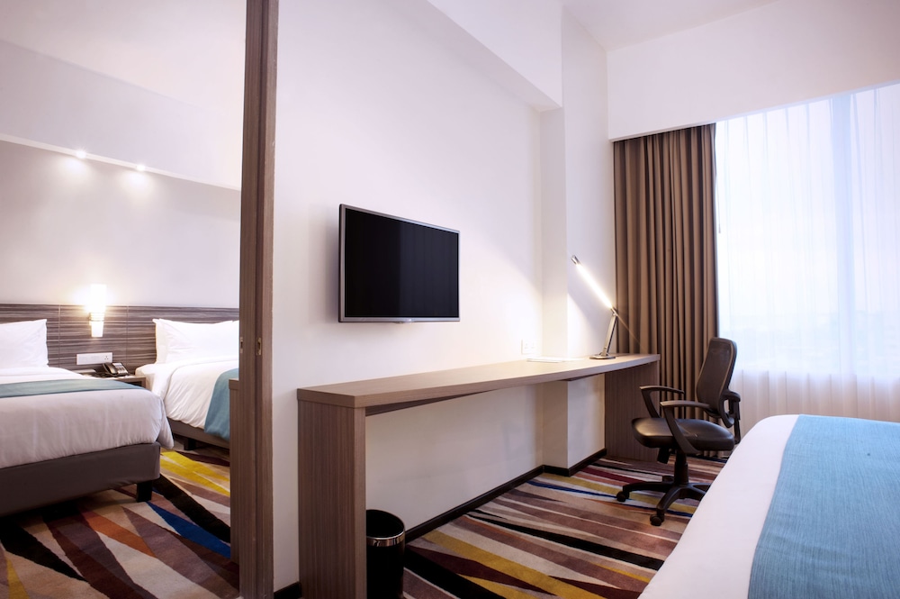 Holiday Inn Express Surabaya Centerpoint by Ihg 68/81