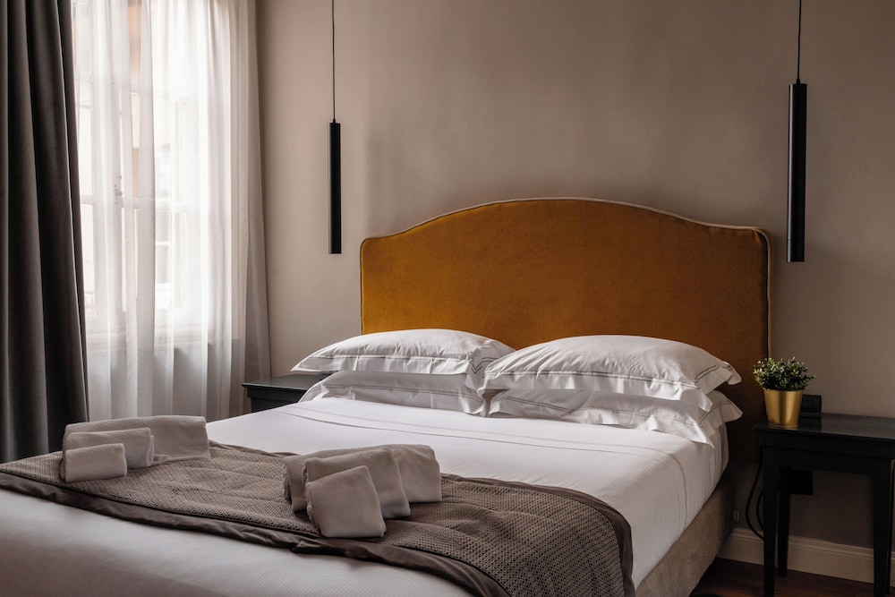 Flom Boutique Hotel 11/50