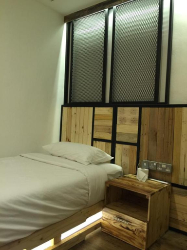 The Oikos Hotel 8/11
