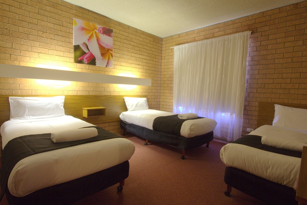 Blue Whale Motor Inn and Apartments 19/55
