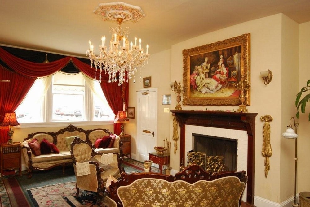 Queen Anne Hotel 42/69