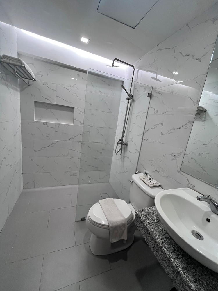 Cebu Grand Hotel 48/50