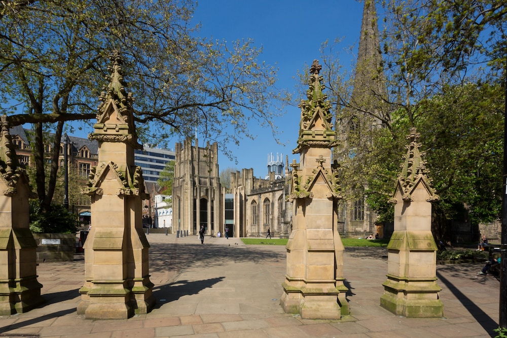 16 St James Row 22/29