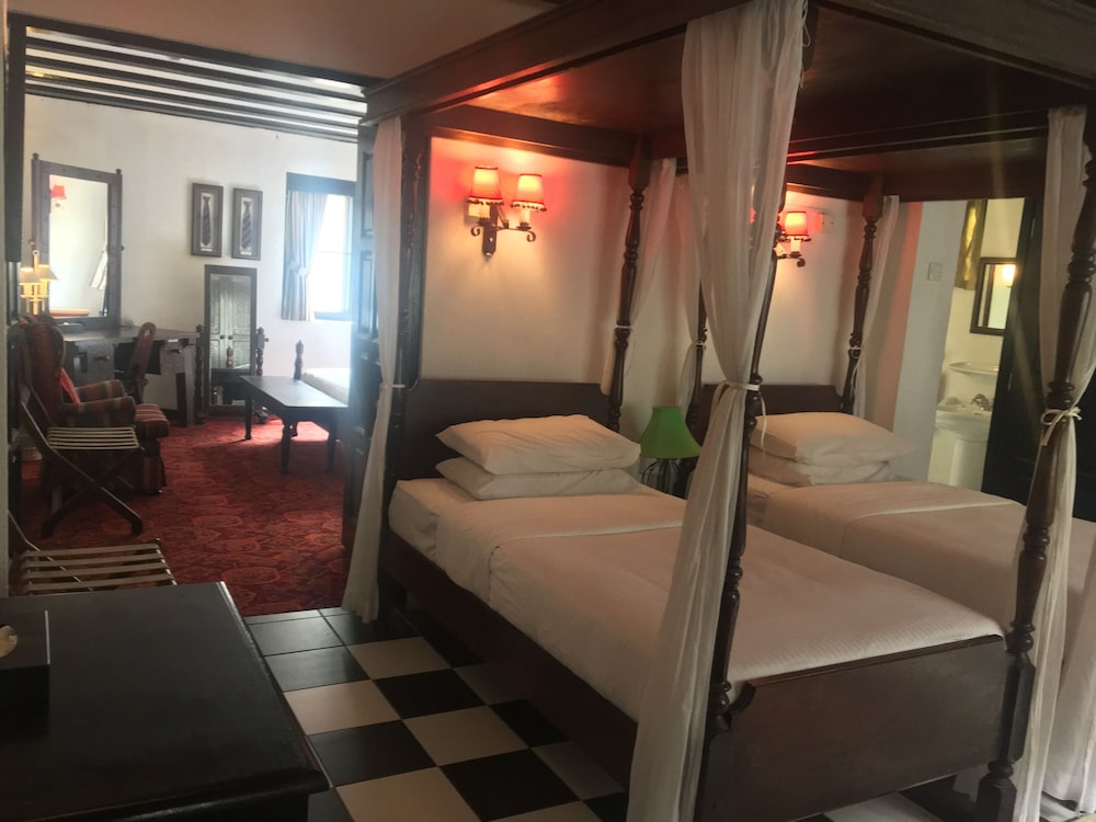 THE SMOKEHOUSE HOTEL 18/50