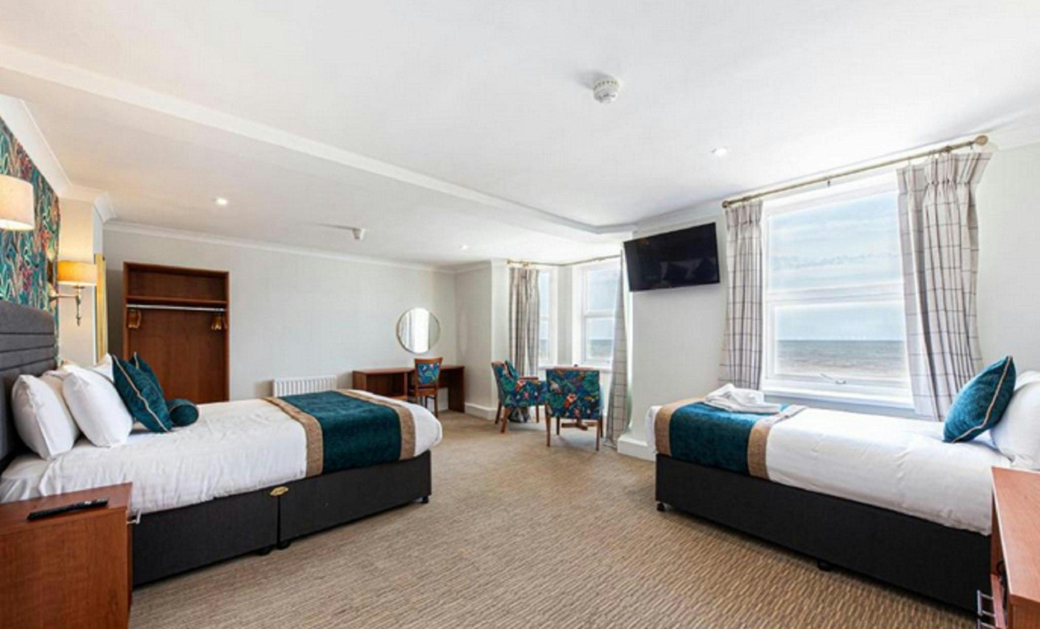 Room, Quintuple, 3 Beds, Queen Bed