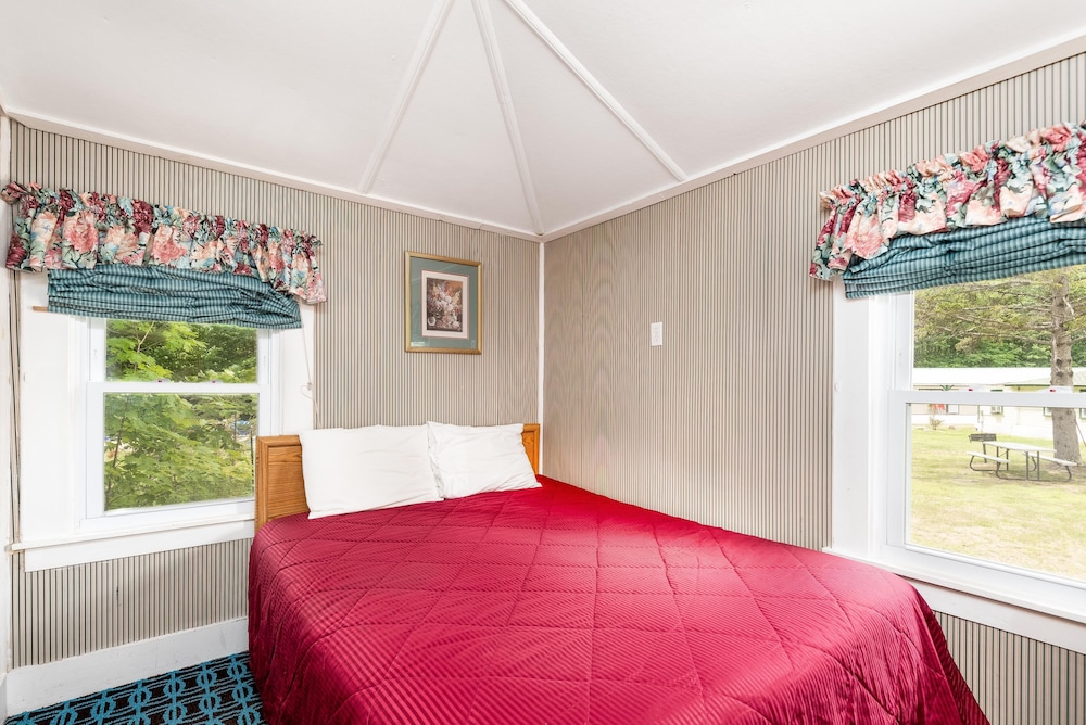 Perrys Motel & Cottages Ltd 8/47