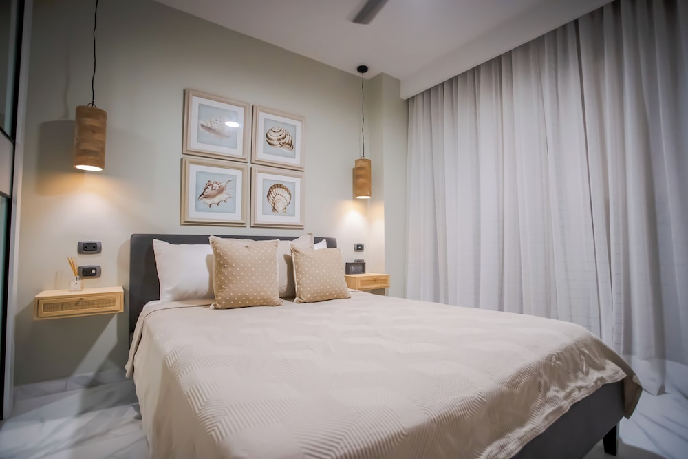 2 BEDROOMS, EXECUTIVE, APARTMENT, POOL VIEW, HOT TUB