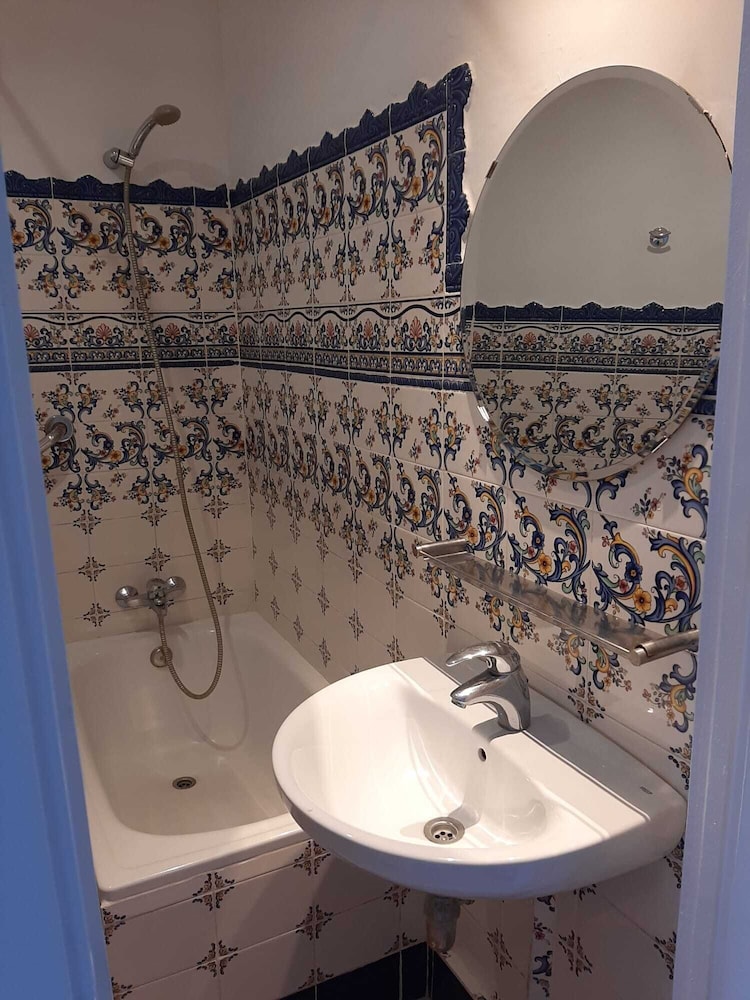 BARCELONA CENTER INN 50/50