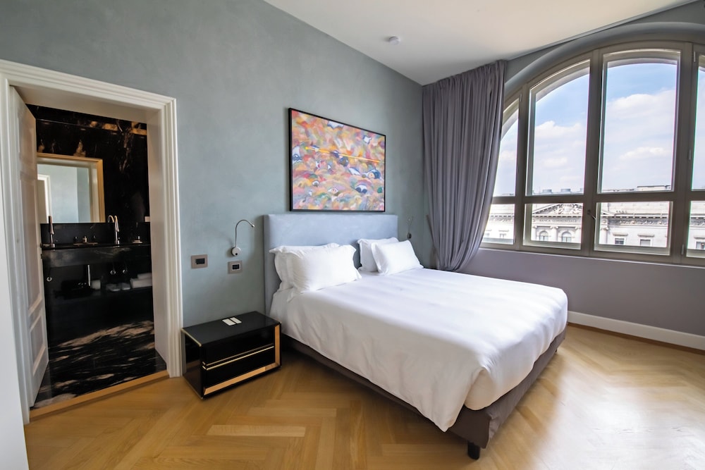MASTER, SUITE