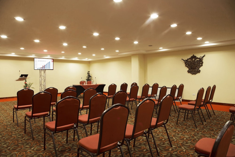 Conquistador Hotel And Conference Center 53/65