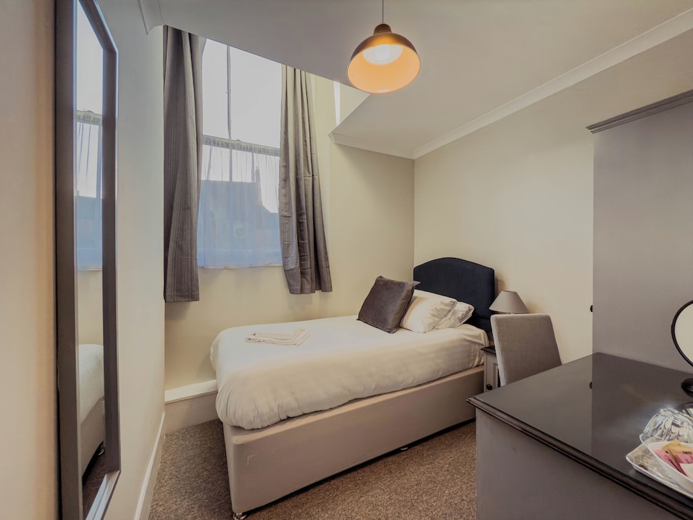 Newport Quay Bed And Breakfast 19/45