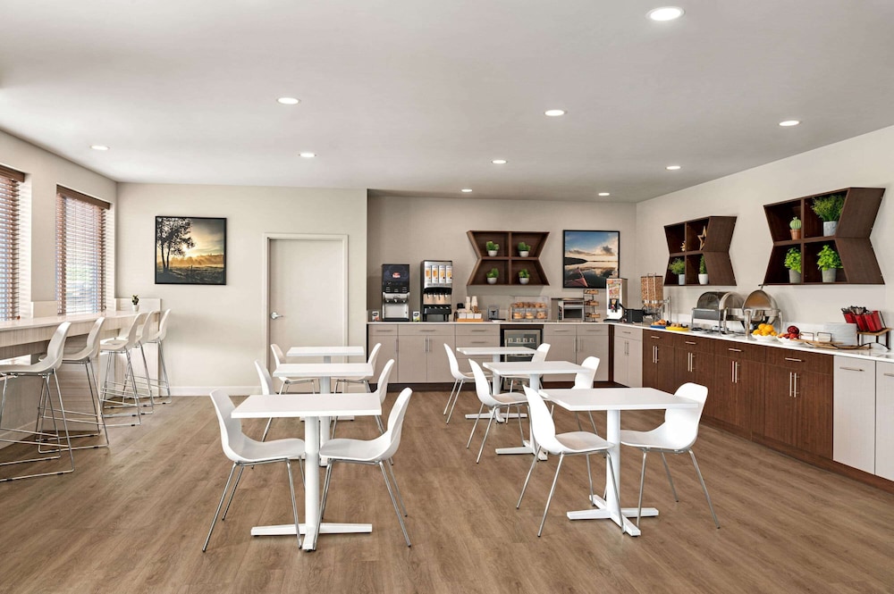 Microtel Inn and Suites by Wyndham Antigonish 14/21