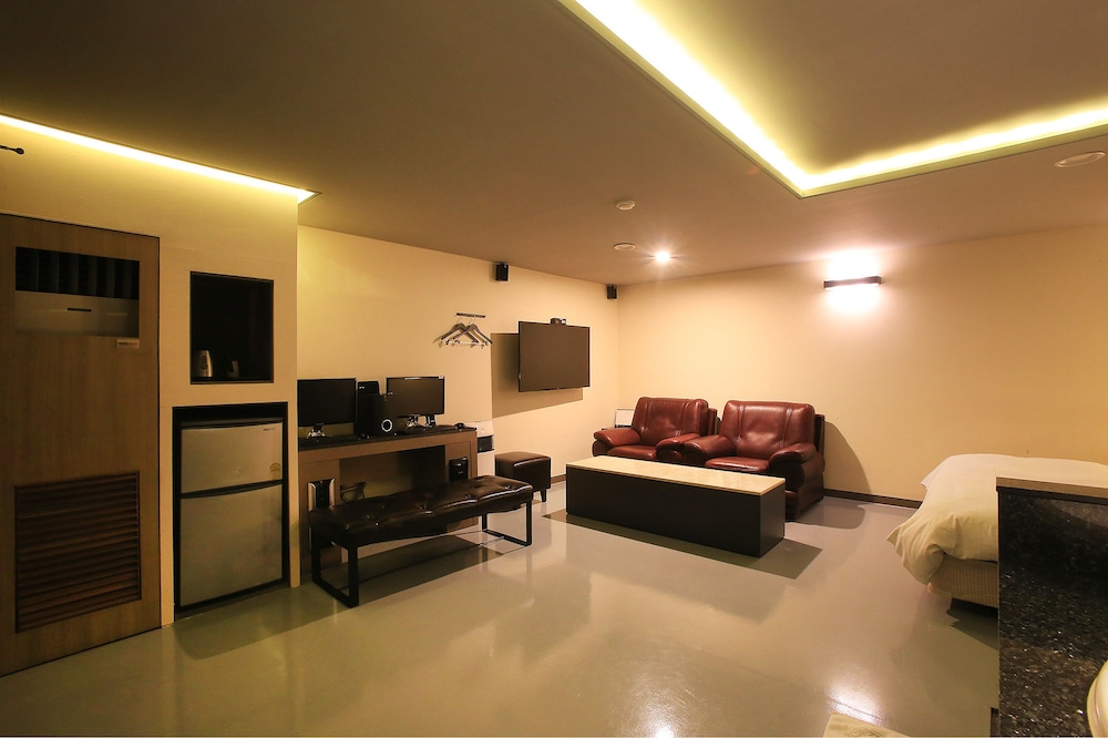 TARA HOTEL 23/40