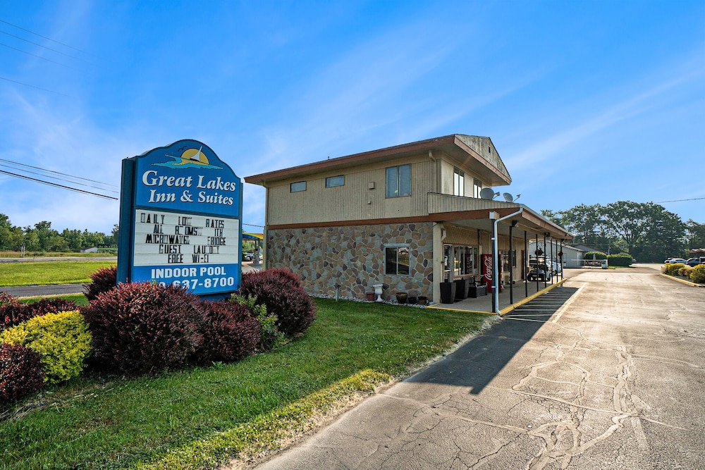 Great Lakes Inn and Suites 42/45