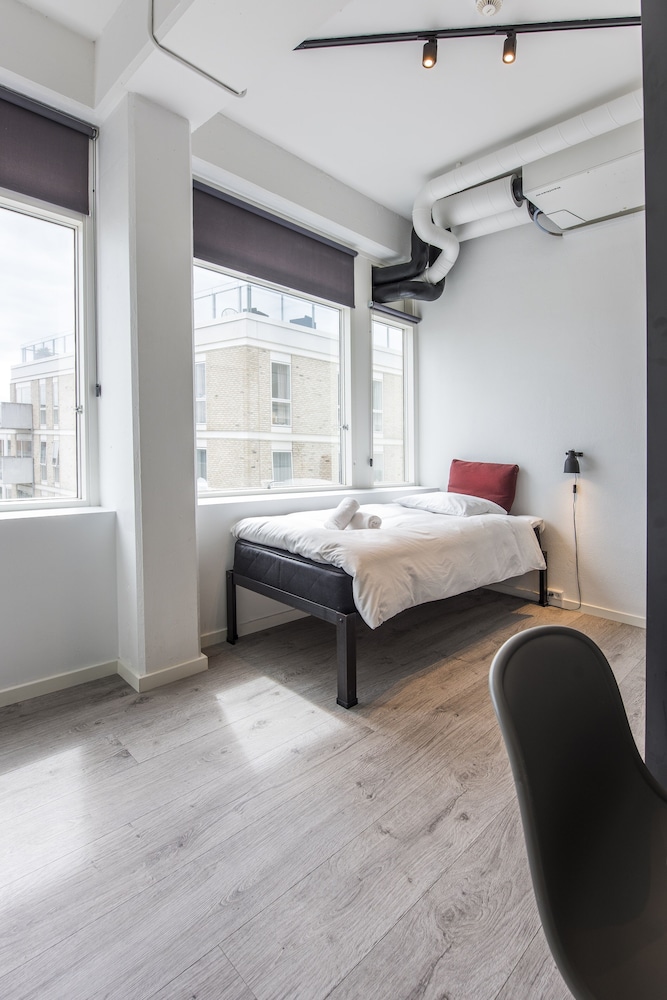 CPH STUDIO HOTEL 41/82