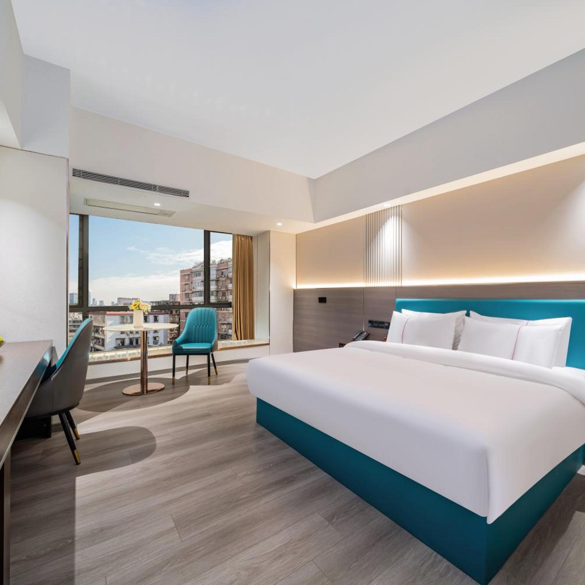 DELUXE, QUEEN BED