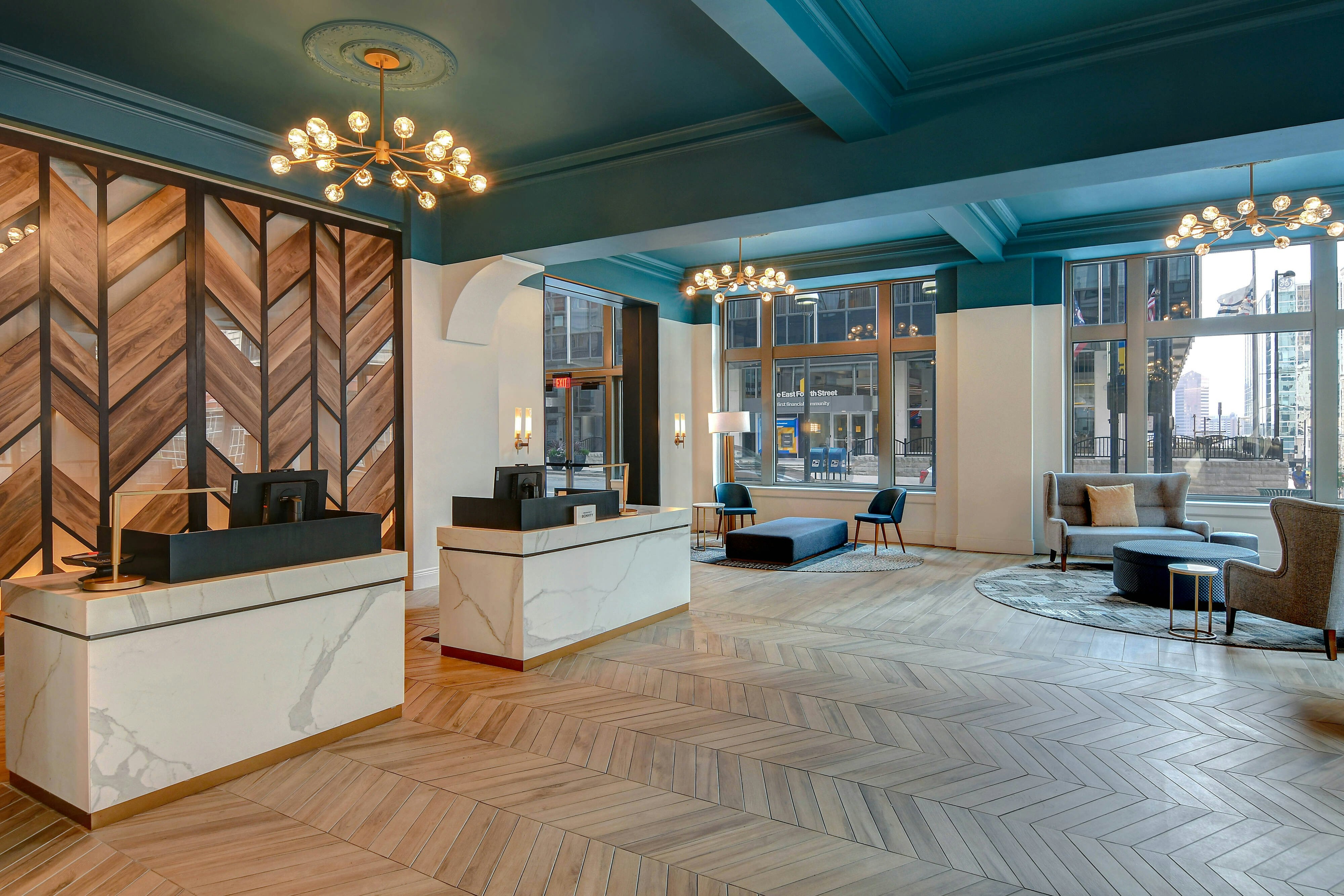 Lobby at Courtyard by Marriott Cincinnati Downtown, CINCINNATI - OH
