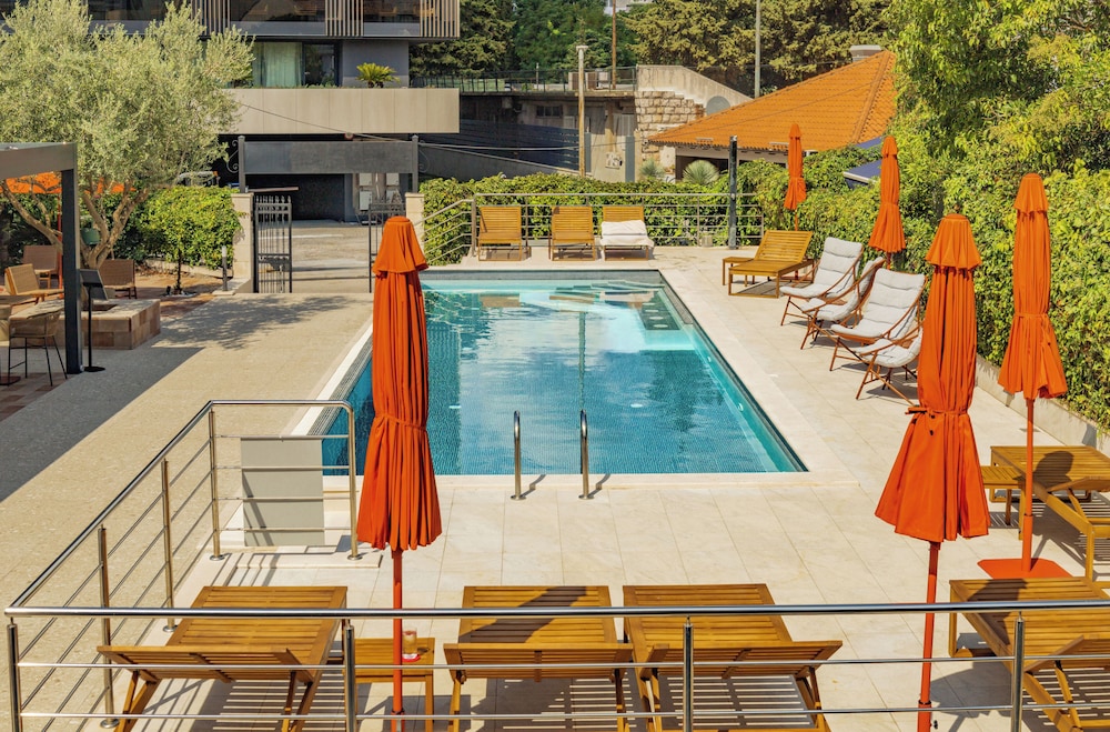 Aquarius Hotel 37/64
