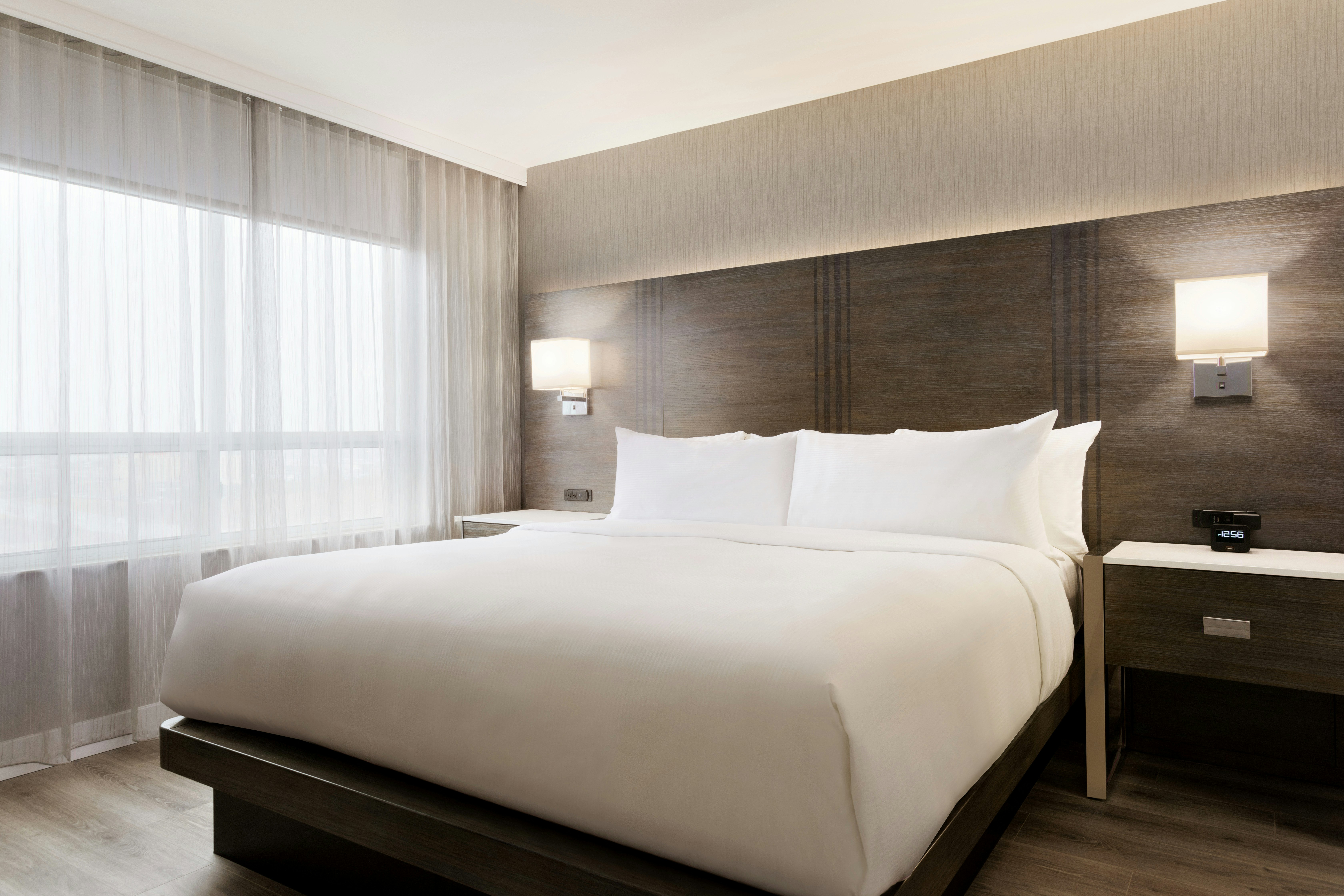 2 ROOMS, SUITE, KING BED